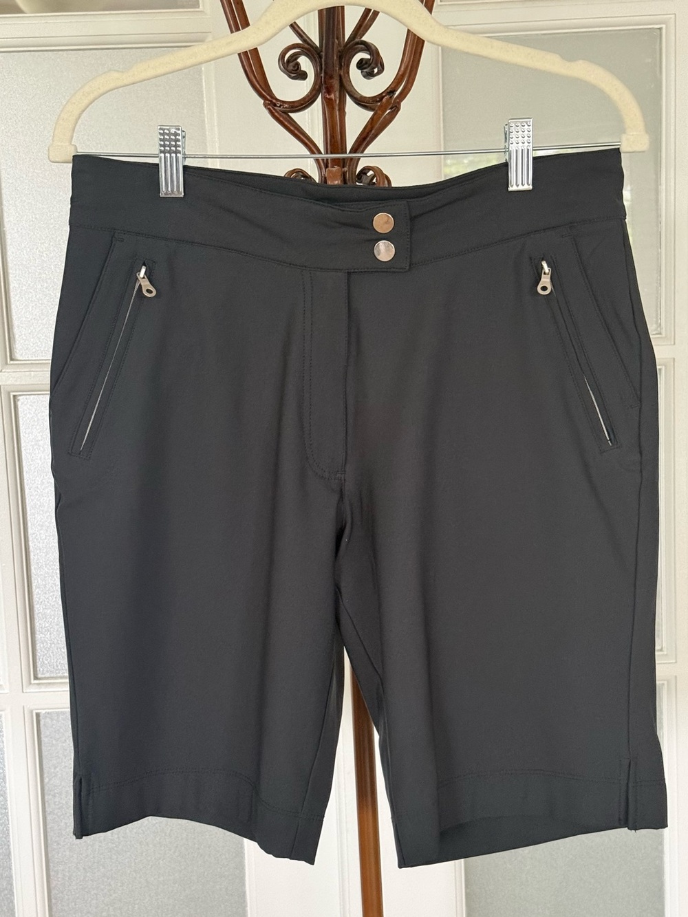 Page & Tuttle Womens Golf Shorts Size 6 Black Stretch Bermuda Zip Pocket